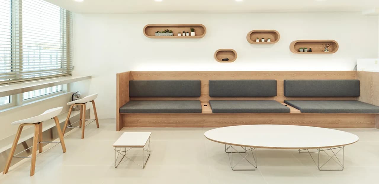 JIWOO Clinic patient waiting lounge
