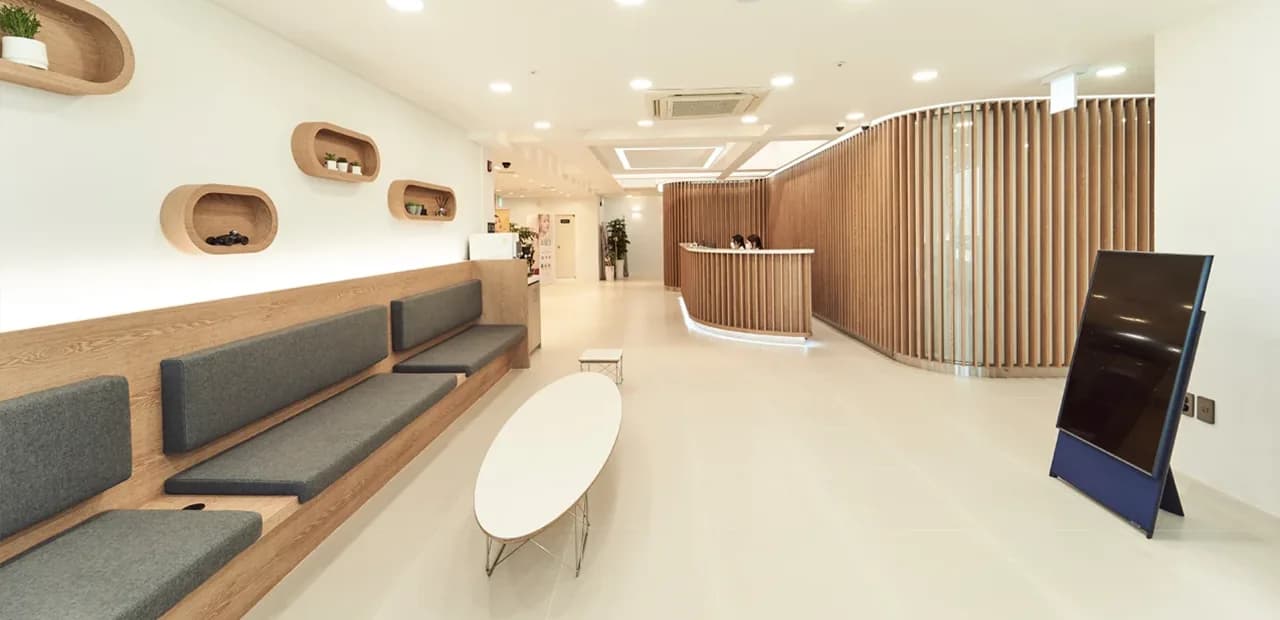 JIWOO Clinic reception and patient lounge in Gangnam